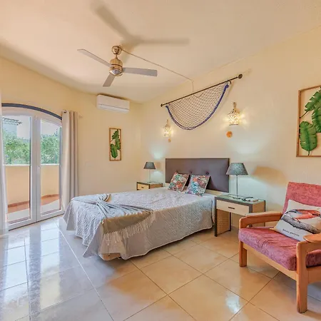 Lejlighed & Downtown 5 Minutes Away - Spacious 1-bedroom With Ac