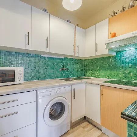 Daire & Downtown 5 Minutes Away - Spacious 1-bedroom With Ac *