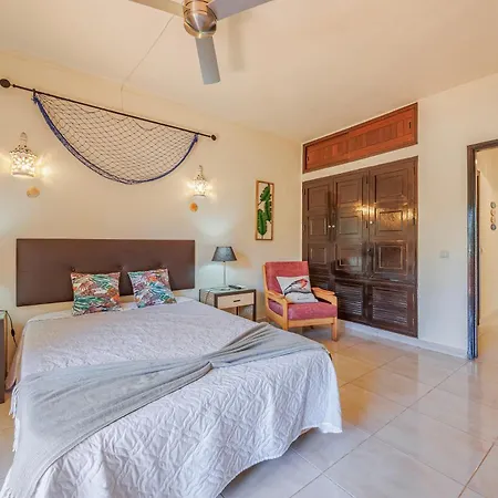 & Downtown 5 Minutes Away - Spacious 1-bedroom With Ac * Carvoeiro (Lagoa)