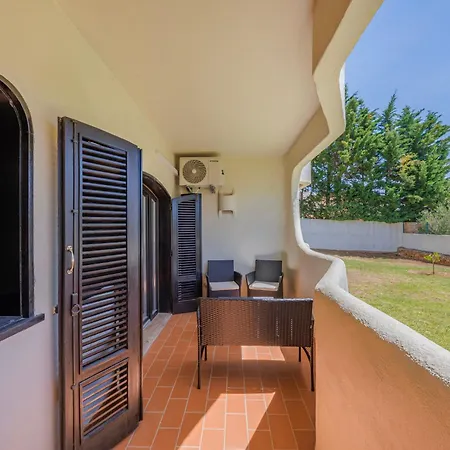 Daire & Downtown 5 Minutes Away - Spacious 1-bedroom With Ac Carvoeiro (Lagoa)