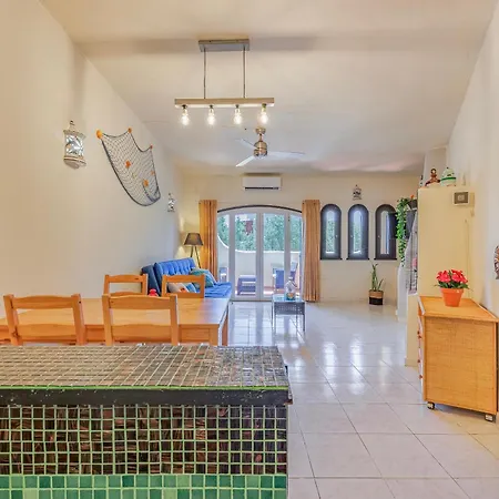 & Downtown 5 Minutes Away - Spacious 1-bedroom With Ac *