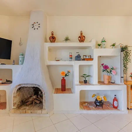 & Downtown 5 Minutes Away - Spacious 1-bedroom With Ac Daire *