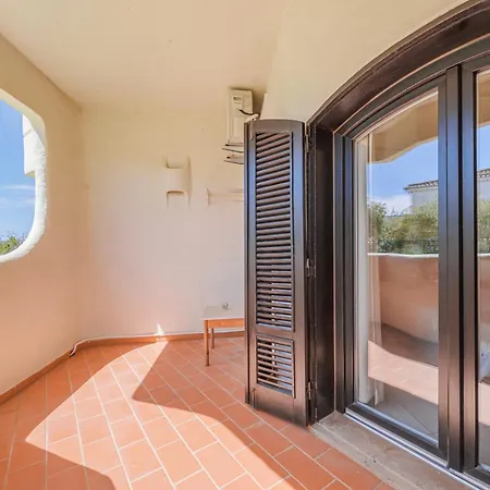 & Downtown 5 Minutes Away - Spacious 1-bedroom With Ac Carvoeiro (Lagoa)