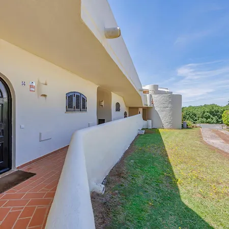 & Downtown 5 Minutes Away - Spacious 1-bedroom With Ac Lejlighed Carvoeiro (Lagoa)